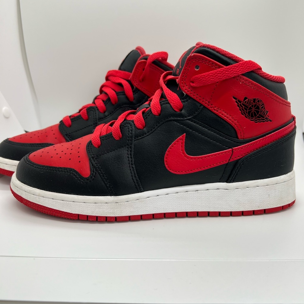 Nike Air Jordan 1 Mid Black/Fire Red in box